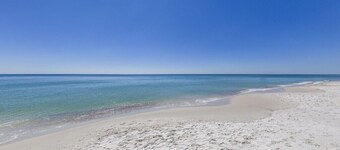 Beachfront 3-bedroom condo - short walk to Gulf State Park