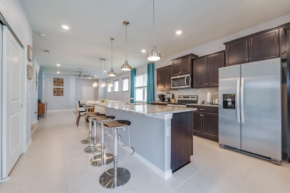 House, Multiple Beds (Best Windsor Island House) | Private kitchen