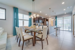 House, Multiple Beds (Best Windsor Island House) | Dining