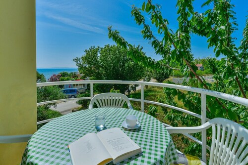 Summer Dream - One Bedroom Apartment with Balcony and Sea View
