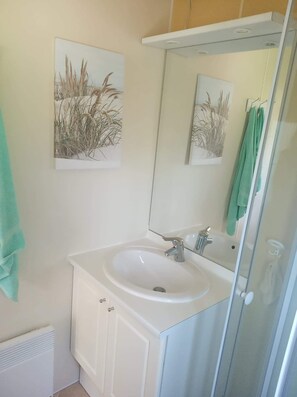 Shower - Air-conditioned mobile home in a 4* campsite (Hyères)