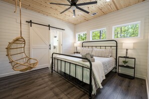 2 عدّة غرف نوم ومكواة/لوح كي وواي فاي مجانًا وملاءات أسرّة