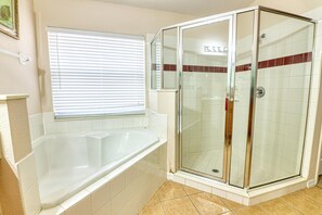 Villa, varias camas (Stephen's Legacy Park at Highgate Par) | Baño | Shampoo 