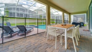 Hus - flera sängar (9 Bedroom Family Friendly Retreat - P) | Balkong