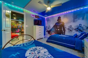 House, Multiple Beds (9 Bedroom Family Friendly Retreat - P) | 9 bedrooms, bed sheets - 9 Bedroom Family Friendly Retreat - Private Pool (Davenport)