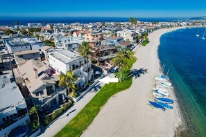 On the beach - 2 Level Waterfront Townhouse + 4 Outdoor Spaces (San Diego)