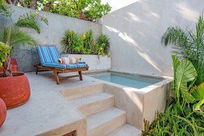 Outdoor pool - Toledo House (Centro)