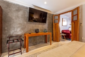 1 bedroom, desk, travel cot, WiFi