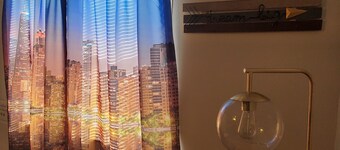 Chic, Cozy home, by Blue Line Train Stop + Free parking