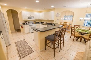 منزل - عدة أسرّة (Comfortable Tuscan Ridge Vacation Hom) | مطبخ خاص