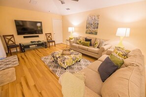 House, Multiple Beds (Comfortable Tuscan Ridge Vacation Hom) | Living room - Comfortable Tuscan Ridge Vacation Home (Davenport)