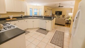 House, Multiple Beds (Comfortable Tuscan Ridge Vacation Hom) | Private kitchen - Comfortable Tuscan Ridge Vacation Home (Davenport)