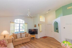 House, Multiple Beds (Darryl's Southern Dunes House) | Living area