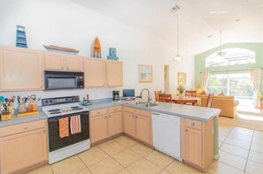 House, Multiple Beds (Darryl's Southern Dunes House) | Private kitchen