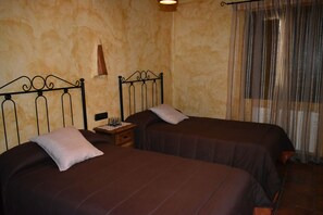 3 slaapkamers, reisbedje, gratis wifi, beddengoed