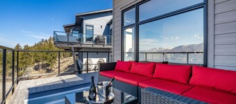 Modern & Luxurious Townhouse with 10/10 Lake VIEWS