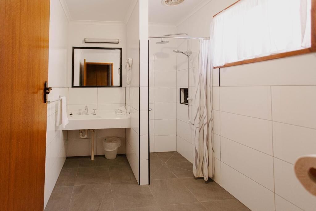 Double Room | Minibar, desk, laptop workspace, iron/ironing board