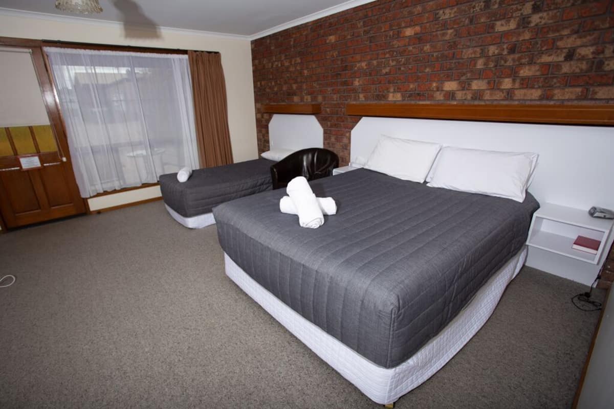 Double Room | Minibar, desk, laptop workspace, iron/ironing board
