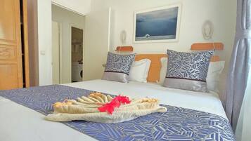 2 bedrooms, in-room safe, iron/ironing board, free WiFi