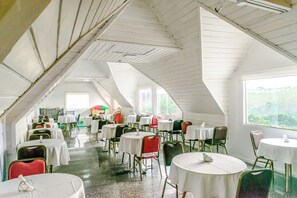 Esmorzar diari d'estil bufet gratuït 