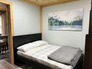 1 bedroom, desk, iron/ironing board, free WiFi