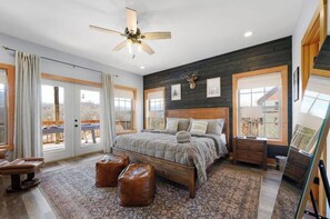 3 bedrooms, in-room safe, desk, iron/ironing board