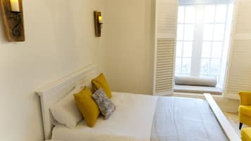1 chambre, bureau, fer et planche Ă  repasser, lit parapluie