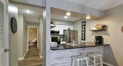 Indoor Pool, Hot Tub & Fairway Views Condo!