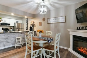 Dining - Indoor Pool, Hot Tub & Fairway Views Condo! (Branson)