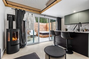 Televisión de pantalla plana, Netflix, juguetes, piso con calefacción