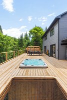 Family Chalet, Roll-in Shower, Hot Tub | Terrace/patio