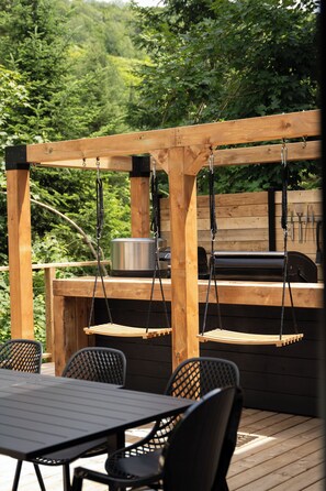 Family Chalet, Roll-in Shower, Hot Tub | Terrace/patio