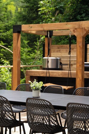 Chalet Familial, douche accessible en fauteuil roulant, bain Ă remous | Terrasse/Patio
