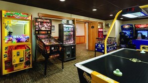 A room with various arcade games, including a pinball table and multiple gaming machines. - Fabulous Ski In and Ski Out Condo at Grand Timber Lodge in Breckenridge, CO (Breckenridge)