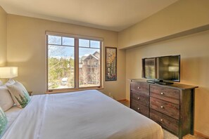 2 slaapkamers, een strijkplank/strijkijzer, reisbedje, gratis wifi