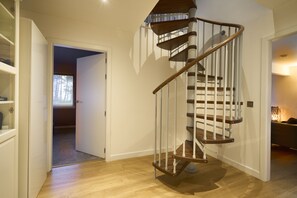 Interior - Tanamuir, overlooking Loch Fyne, Strachur - sleeps 6 guests  in 3 bedrooms (Cairndow)
