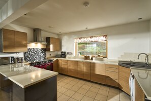 Fridge, microwave, dishwasher, coffee/tea maker - Tanamuir, overlooking Loch Fyne, Strachur - sleeps 6 guests  in 3 bedrooms (Cairndow)