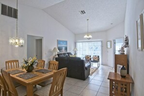 House, Multiple Beds (Richard's Clear Creek Vacation Homes) | Living room
