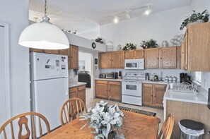 獨棟房屋, 多張床 (Richard's Clear Creek Vacation Homes) | 私人廚房