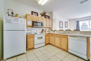 Apartment, Mehrere Betten (Neil's Windsor Hills Townhouse) | Eigene Küche