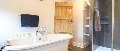 Casa | Bagno | Vasca e doccia separate, vasca da bagno a immersione totale