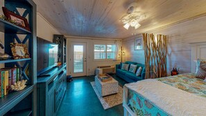 1 bedroom, free WiFi, bed sheets - Studio Condo in Town, Near Beach, Shared Pool and Hot Tub (Port Aransas)