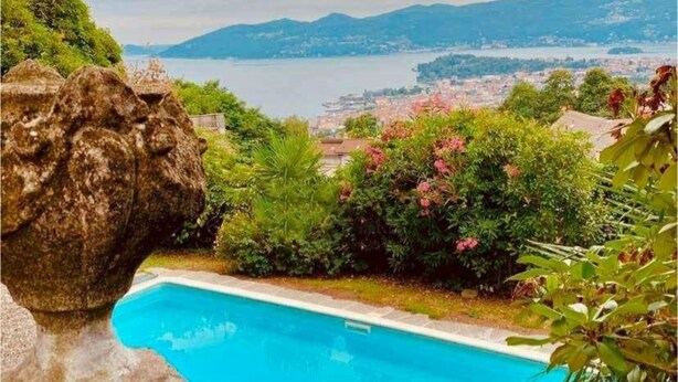 A swimming pool with a view of a city and mountains in the background. - House with pool near Verbania and Lake Maggiore (Cissano)