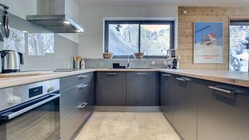 Réfrigérateur, four, plaque de cuisson, lave-vaisselle