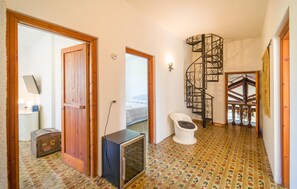 8 bedrooms, free WiFi, bed sheets