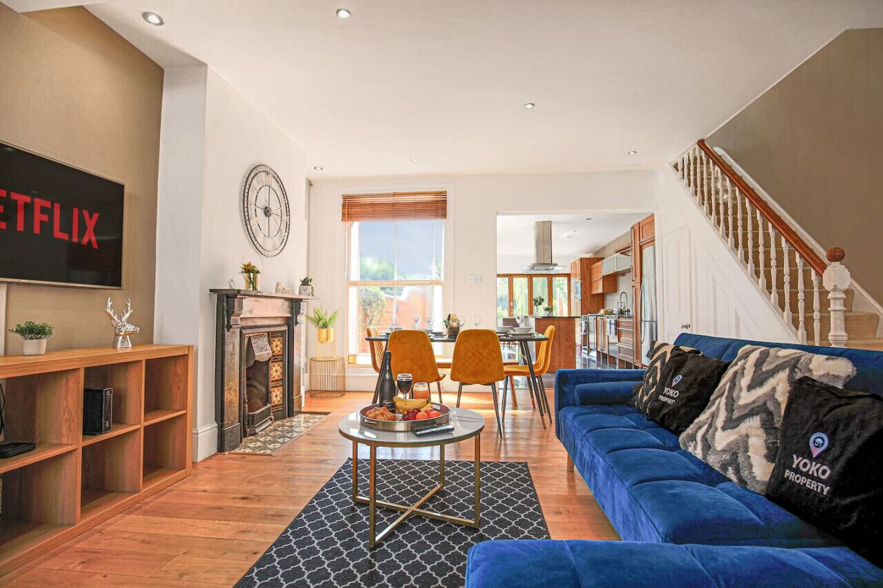 Thrift House  Central Location  Pool Table  Free Parking  Smart Tv  Fast Wifi  Yoko Property - ノーザンプトン
