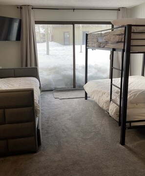 3 bedrooms, desk, free WiFi, bed sheets