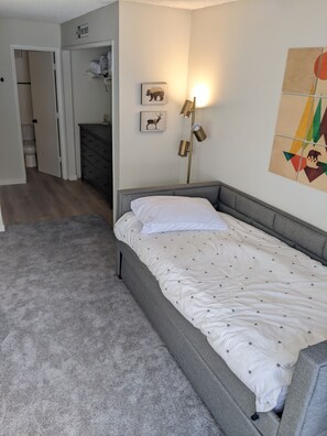 3 bedrooms, desk, free WiFi, bed sheets - Cozy Ski Retreat in the heart of downtown Mammoth (Mammoth Lakes)