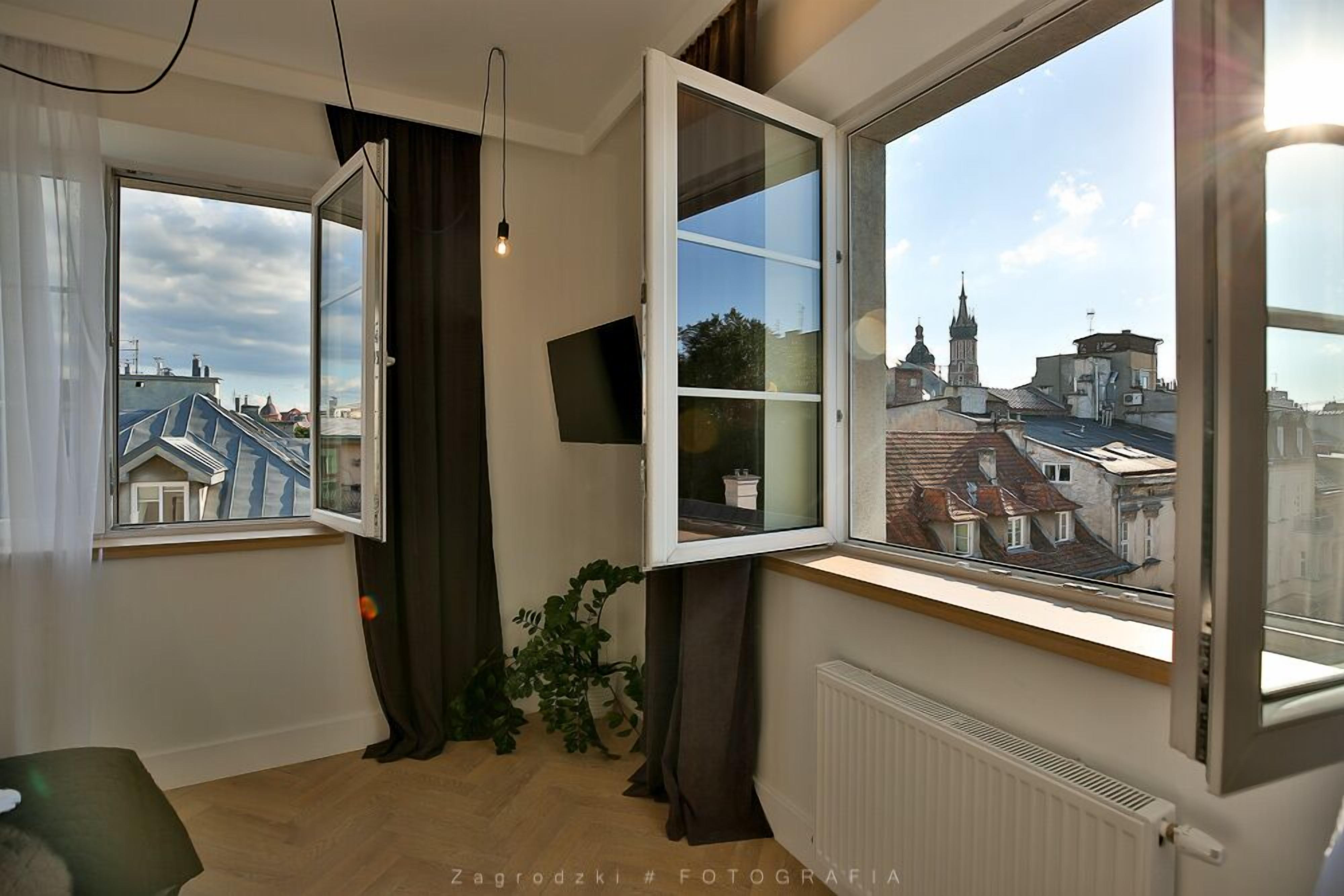 20. Saint Thomas Corner | City view