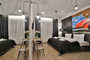 8. Saint Thomas Corner | Escritorio, tabla de planchar con plancha, wifi gratis y ropa de cama